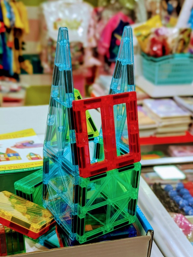 Magnetic Tiles Building Set – STEM Learning & Creativity Boost for Kids