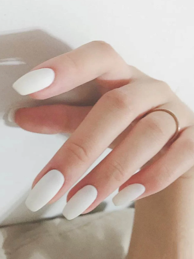 "Fake white matte Finish Nail set
