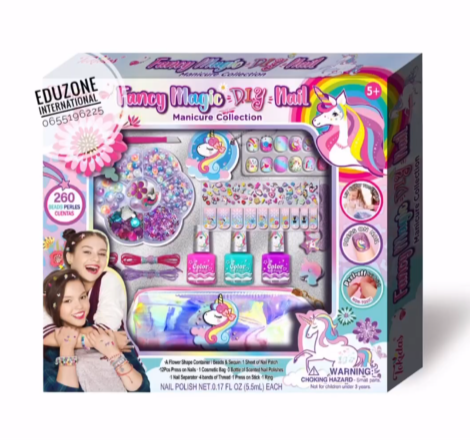 "Tokidas Press-on nail and bracelet kit"